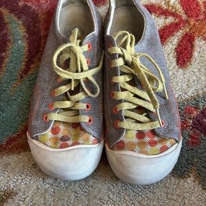 Keen fun women’s sneakers yellow, orange, grey polka dots.